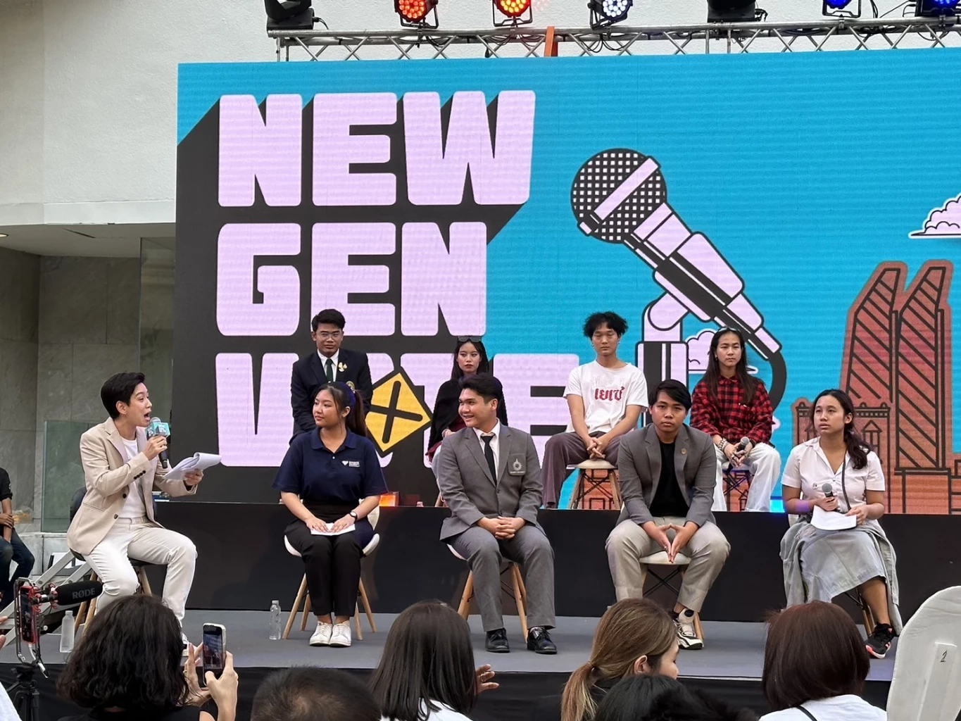 8 พรรคการเมือง ประชันวิสัยทัศน์ "อนาคตประเทศไทยในมือคนรุ่นใหม่"