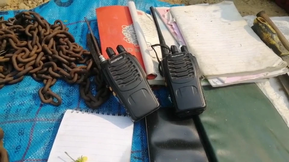 จับมอดไม้พกวิทยุสื่อสาร ดักฟังความเคลื่อนไหวเจ้าหน้าที่ แต่สุดท้ายไม่รอด