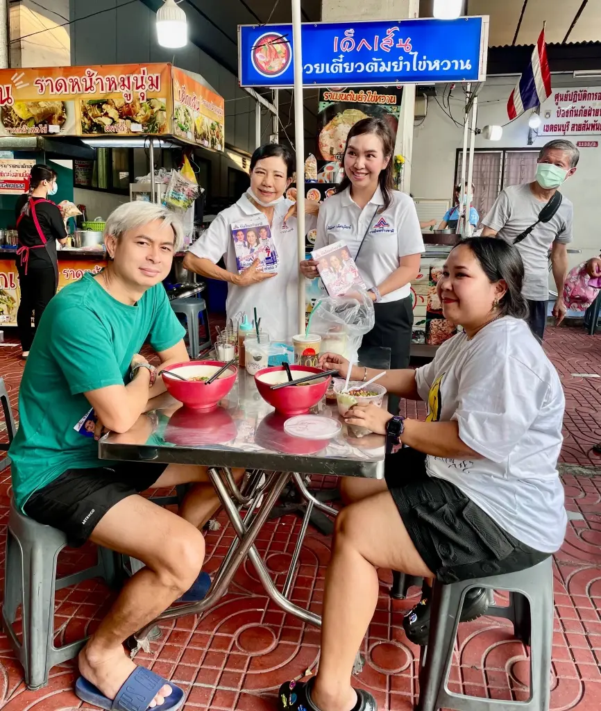 "ศิลัมพา"อ้อนขอคะแนนเสียงชาวตลาดพลู ชิง ส.ส.กทม. พรรค รทสช.