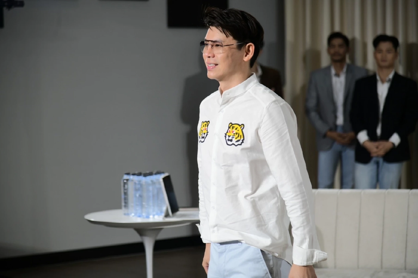 6 หนุ่มสาวซูปร้าฯ ดีเบต โชว์กึ๋นชิงไหวพริบสุดมันส์ ตัวตึง SUPRA CHAT