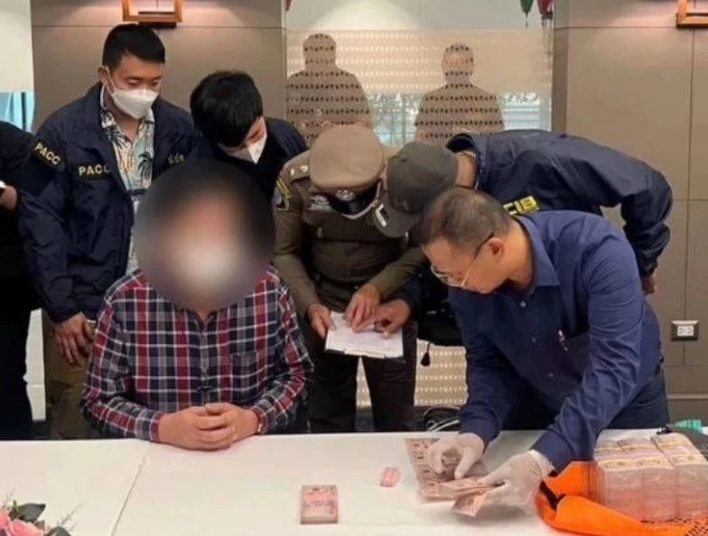 เปิดคลิปหลักฐาน จนท.เขตราชเทวี รับเงินสินบน แต่อ้างถูกกลั่นแกล้ง