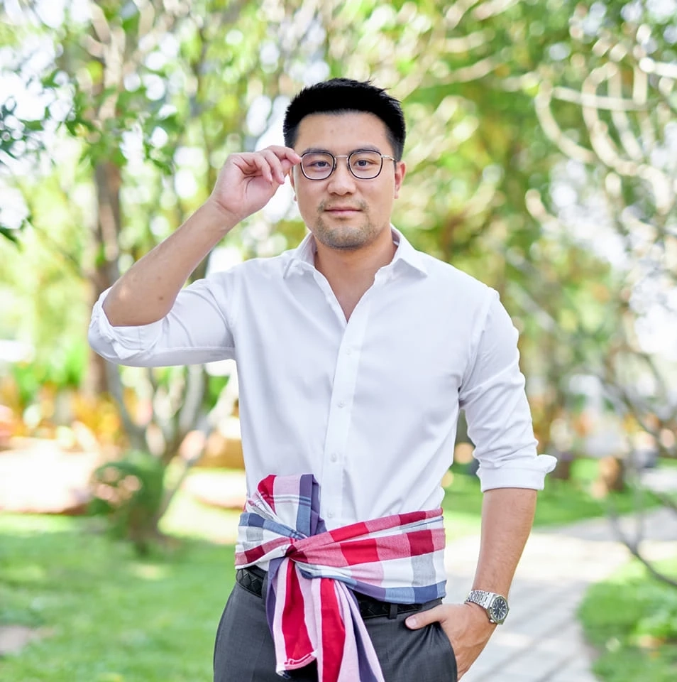 อัครแสนคีรี โล่ห์วีระ