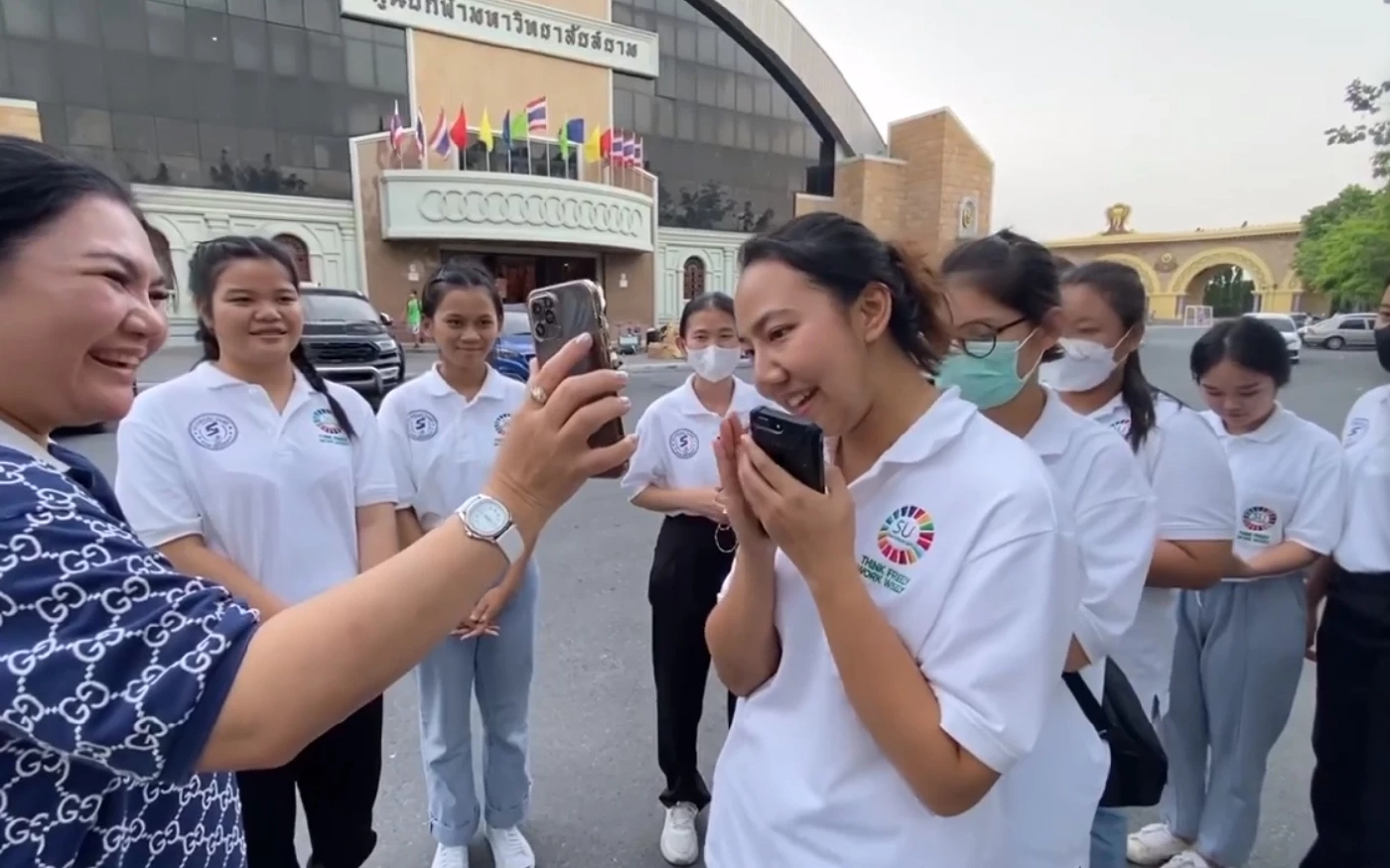 "ลุงป้อม" สั่งลูกพรรคห้ามรุนแรง หาก "สามนิ้ว" ป่วนเวที