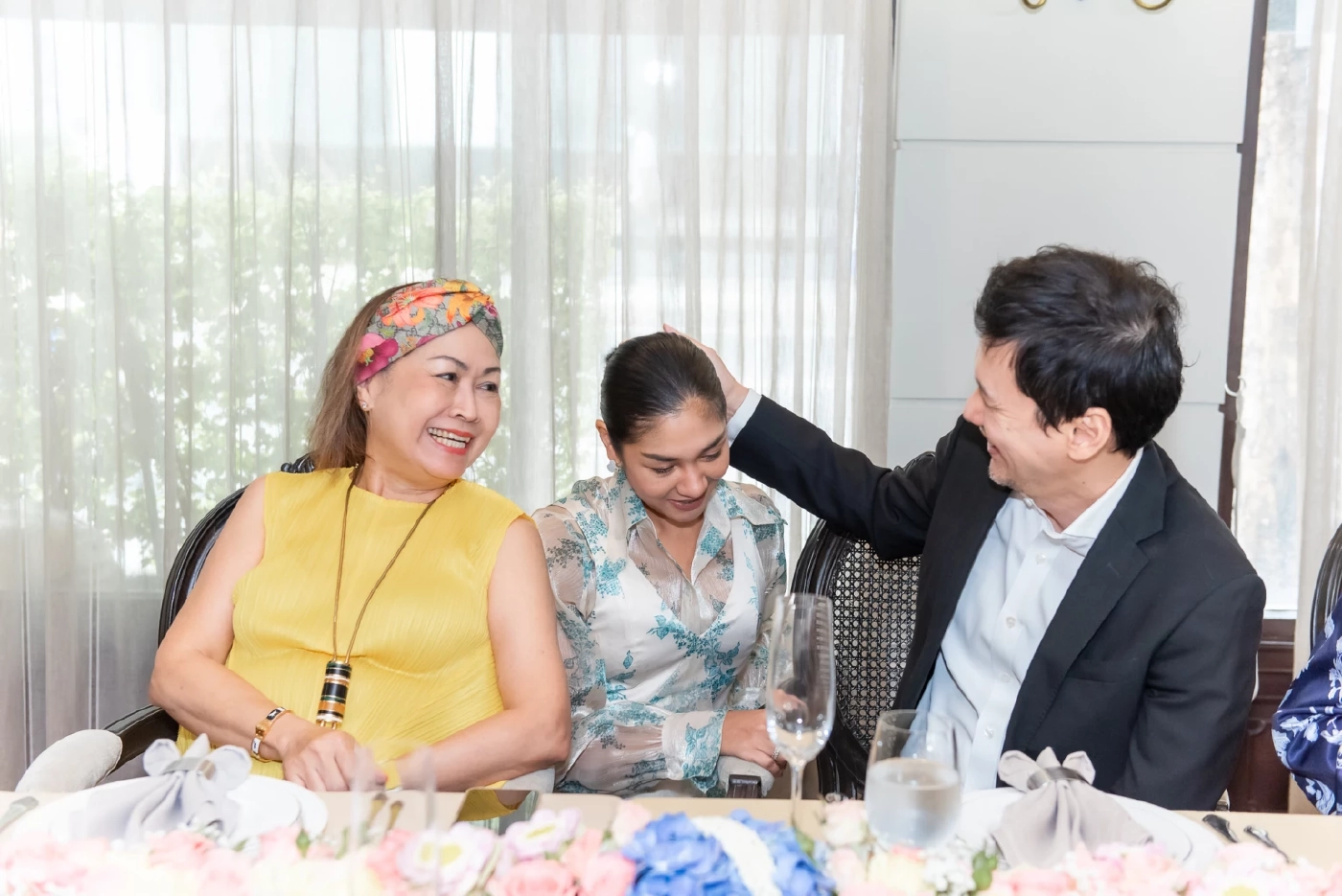 รดน้ำดำหัว เซเลบระดับเอลิสต์ พร้อมทานข้าวแช่สุริยาศัย หนึ่งปีมีครั้งเดียว