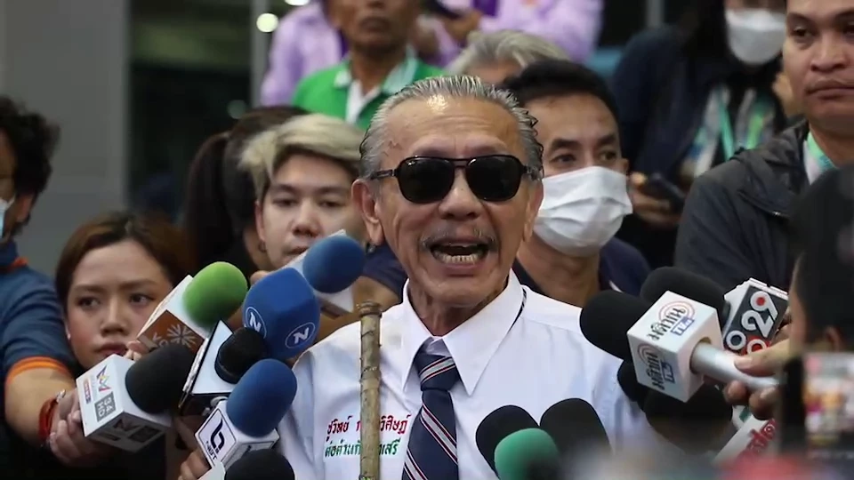 "ชูวิทย์"บุกสถานที่รับสมัคร ส.ส.ปาร์ตี้ลิสต์  ต้านส.ส.งูเห่า ค้านกัญชาเสรี