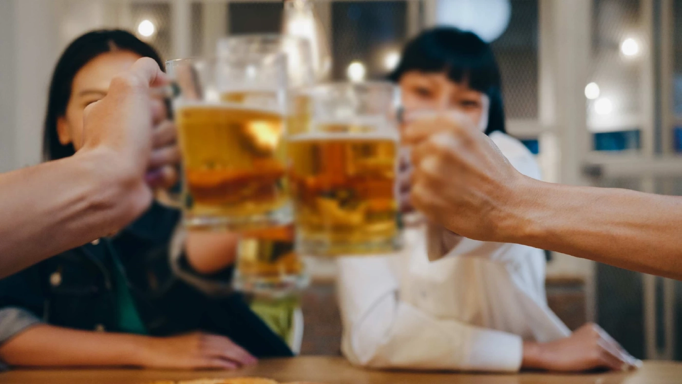 เตือนระวังนักดื่มช่วงสงกรานต์ หลังผลสำรวจพบคนไทยสังสรรค์เป็นปกติ 71.6%