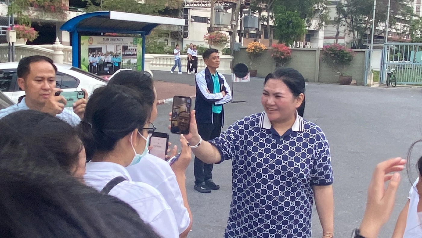 "ลุงป้อม"สั่ง พปชร. หาก 3 นิ้วป่วนอย่ารุนเเรง "สงกรานต์"พร้อมให้นศ.รดน้ำ