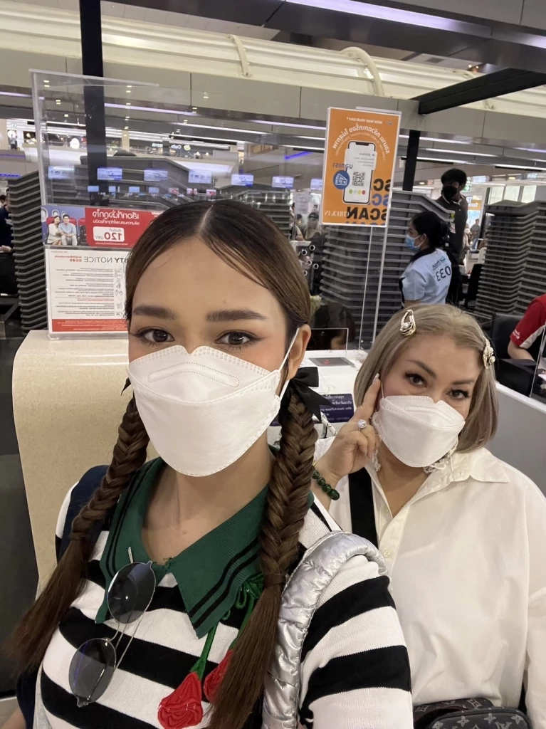 แม็กกี้ อาภา พาเที่ยวไหว้พระ พิษณุโลก แถมยังร่วมกิจกรรมรักษ์โลก 