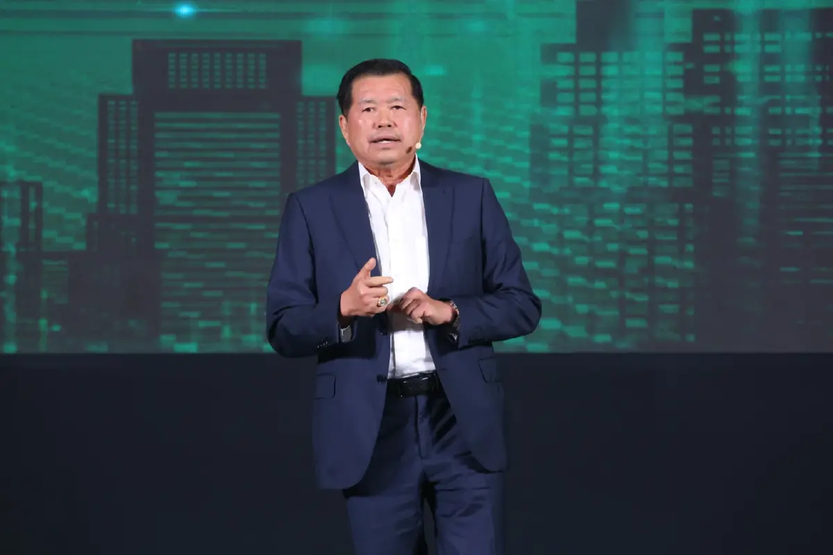 นายนิพนธ์ บุญญามณี รองหัวหน้าพรรคประชาธิปัตย์