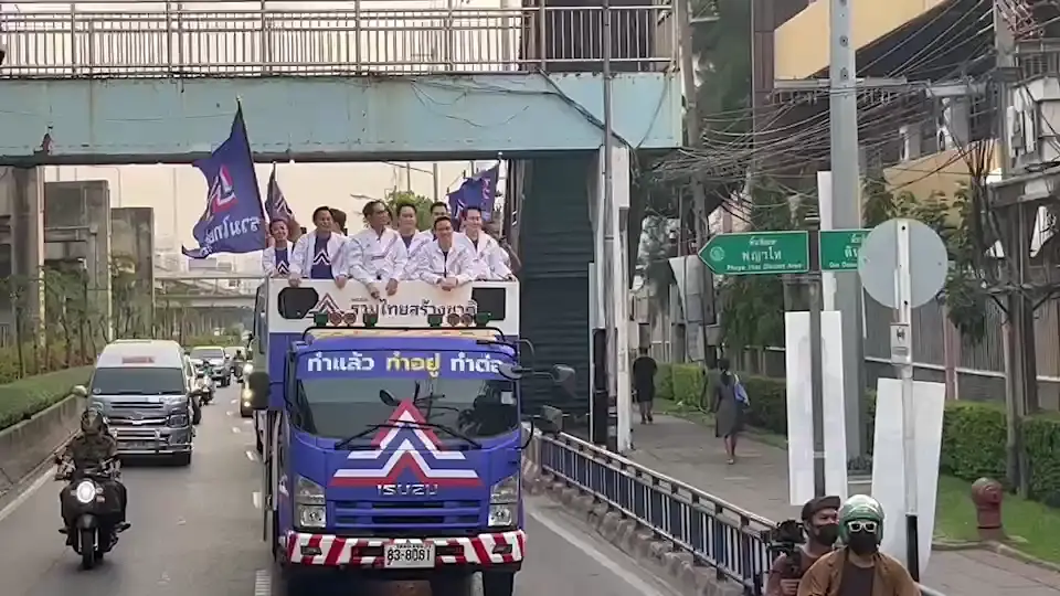 รวมสีสันบรรยากาศ รับสมัครเลือกตั้งส.ส.แบ่งเขต วันแรก พร้อมภาพเซอร์ไพรส์
