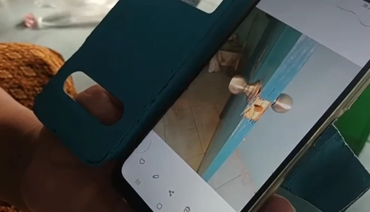 ภาพขณะนายตาลบุกงัดบ้านแม่