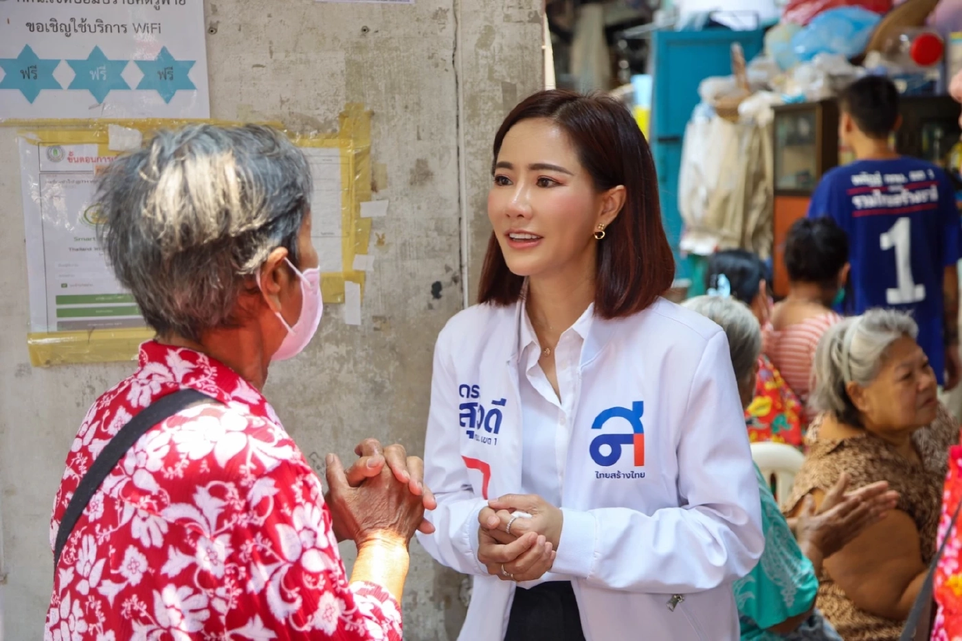 “สุดารัตน์” ลงพื้นที่กทม.เขต 1 ชูนโยบาย 30 บาทพลัส อ้อนเลือก “ดร.สุวดี”