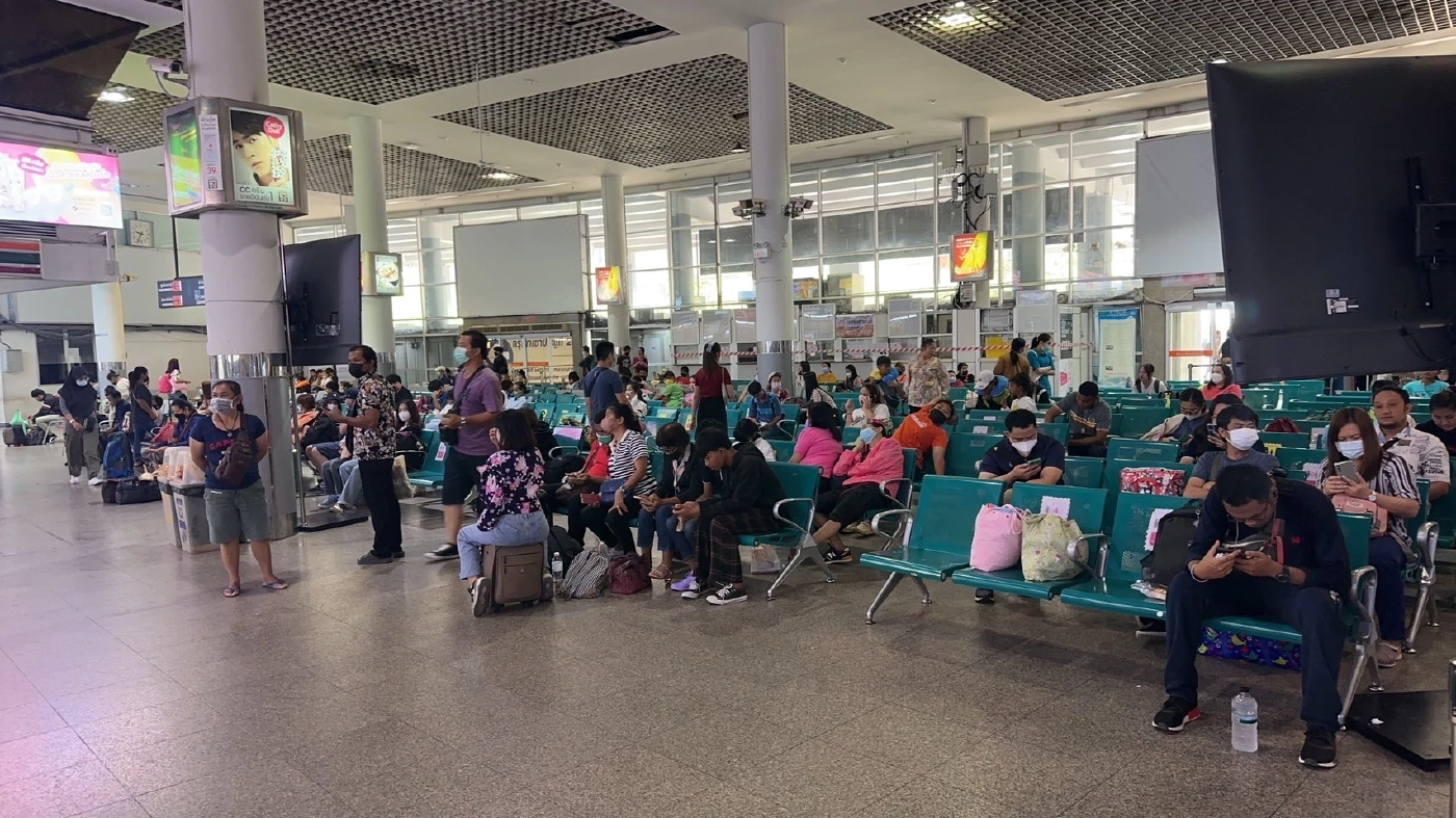 แห่ออกตจว.! บขส. เผยวานนี้เดินทางกว่า 4 หมื่นคน ยืนยันไม่มีการตกค้าง