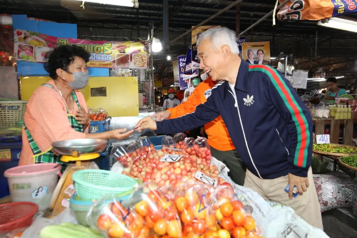 "สุวัจน์" นำทัพชาติพัฒนากล้าลุยตลาดหาเสียงช่วย "เทวัญ" โคราช