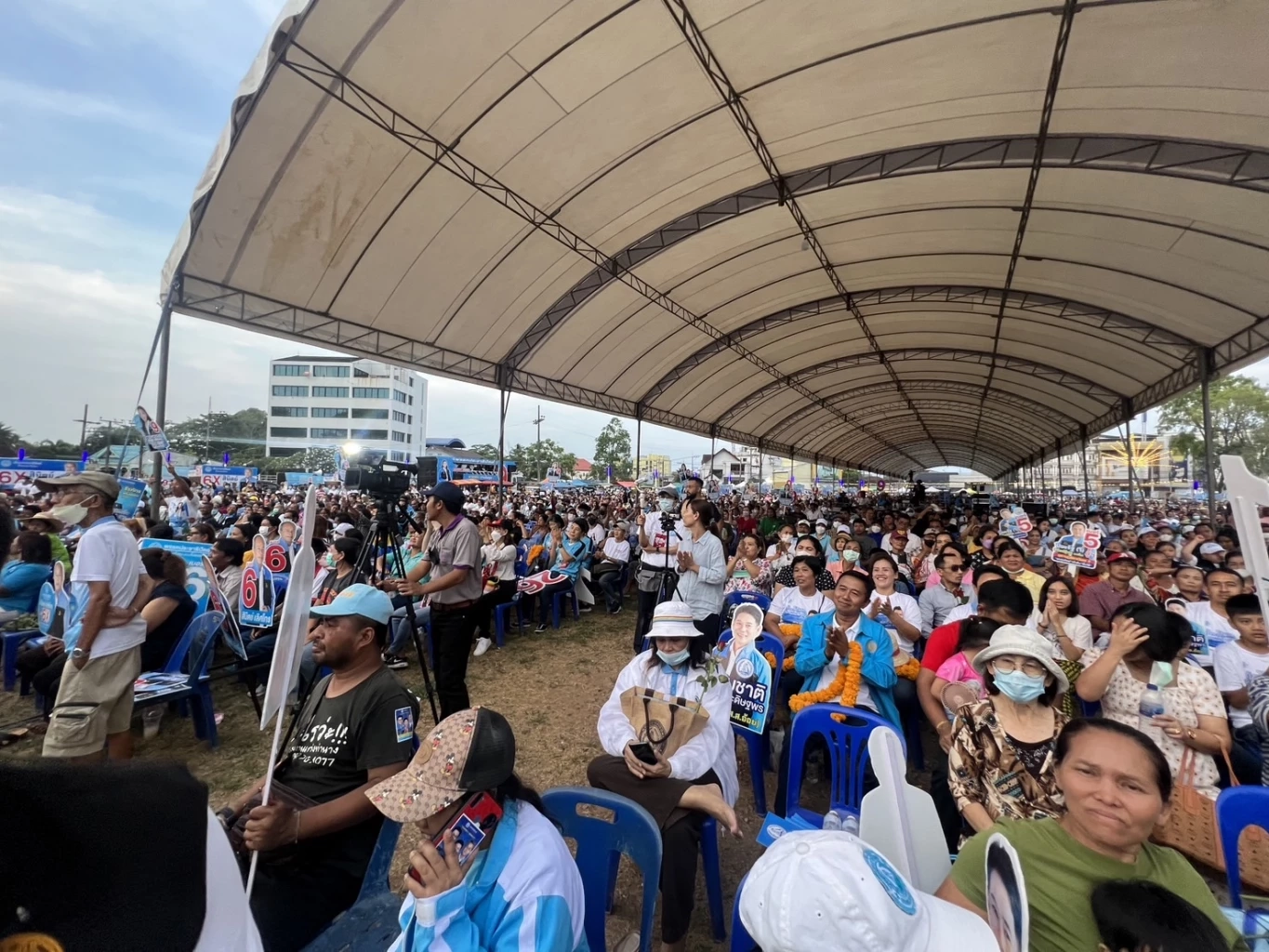 คนแห่ฟังล้น "จุรินทร์" ปราศรัยสุราษฎร์ฯ เชื่อ"เลือกตั้ง 66" ไม่มีแลนด์สไลด์