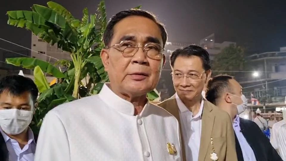 "ประยุทธ์" ร่วมพิธีสวดเจริญพระพุทธมนต์นพเคราะห์ ที่วัดไตรมิตรฯ