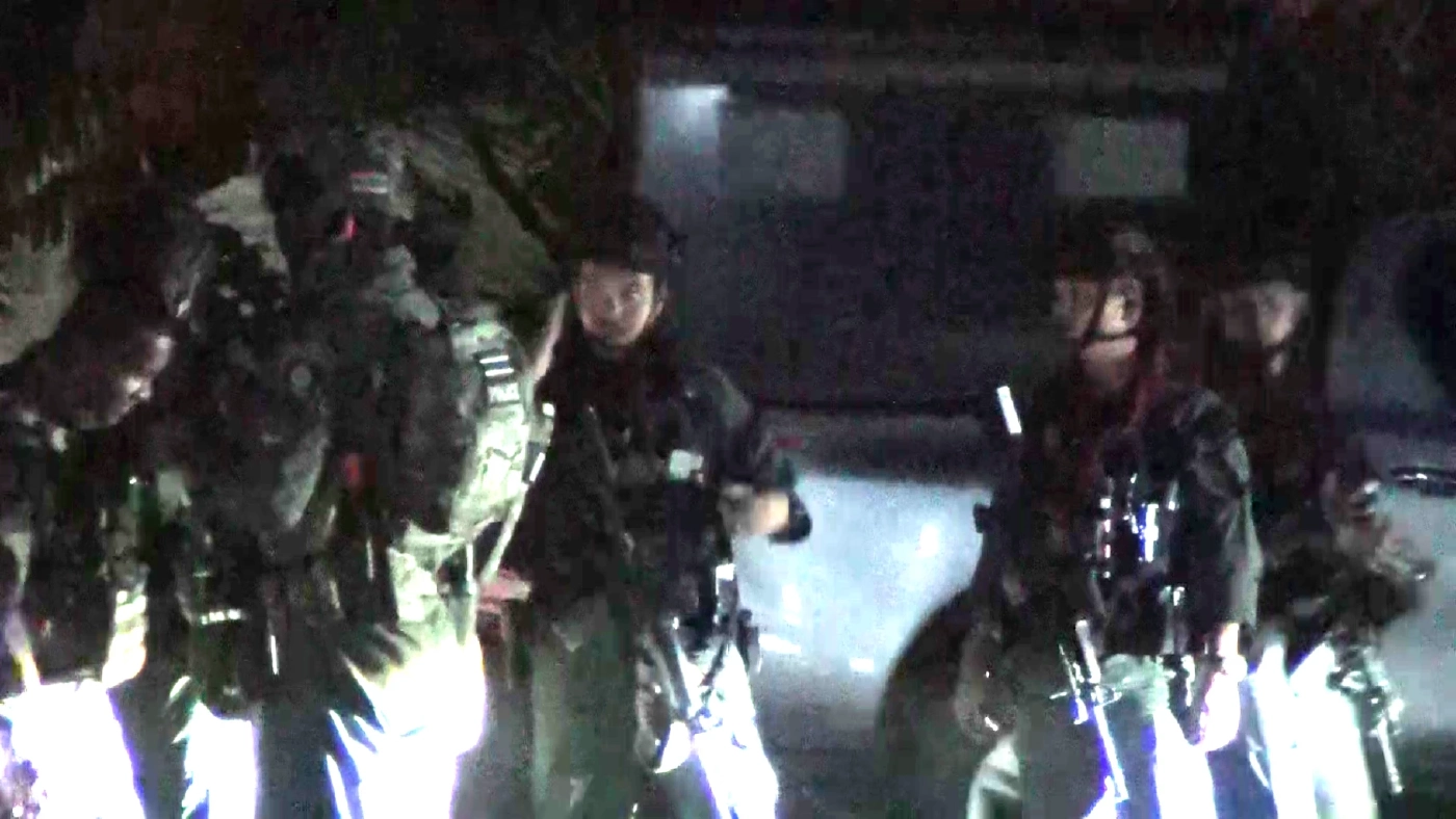 เจรจาไม่เป็นผล ทหารปิดล้อมวิสามัญคนร้าย พบมีหมายจับคดีวางระเบิดทหาร