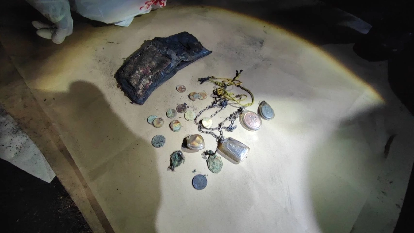 หนุ่มหาของเก่าผงะ เจอโครงกระดูกปริศนา โผล่ป่าหญ้าข้างทางที่ถูกไฟไหม้