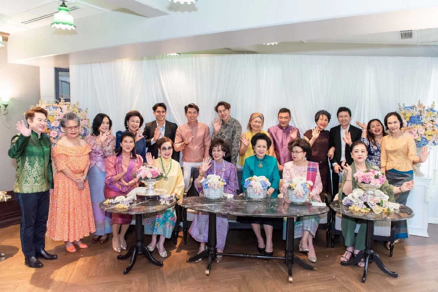 รดน้ำดำหัว เซเลบระดับเอลิสต์ พร้อมทานข้าวแช่สุริยาศัย หนึ่งปีมีครั้งเดียว