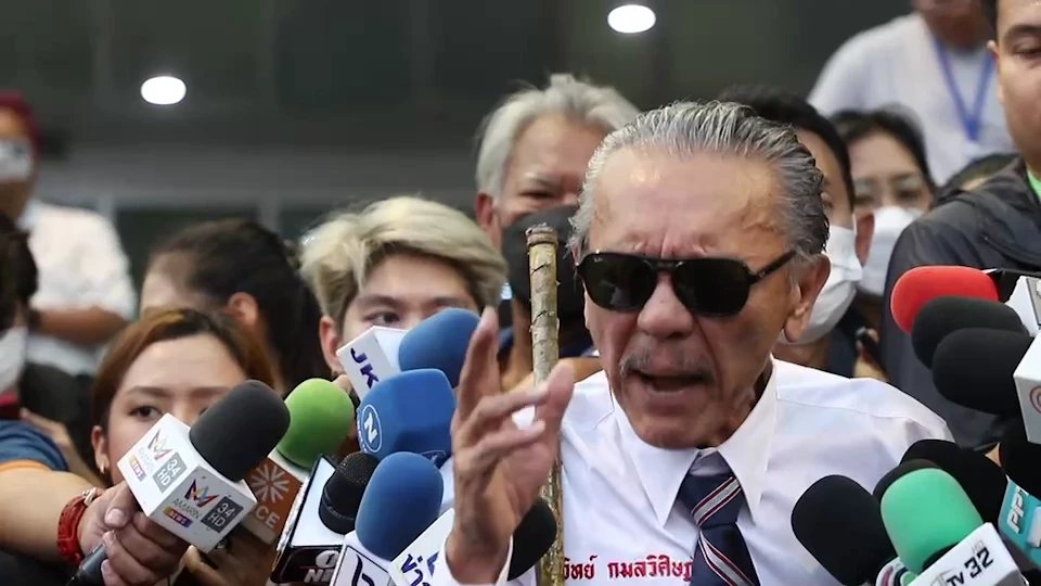 "ชูวิทย์"บุกสถานที่รับสมัคร ส.ส.ปาร์ตี้ลิสต์  ต้านส.ส.งูเห่า ค้านกัญชาเสรี