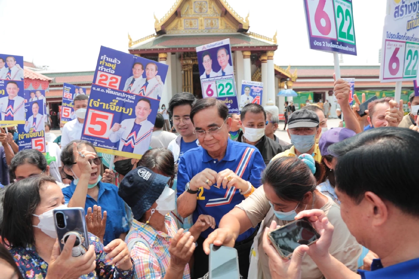 "บิ๊กตู่" ลุยเมืองสองแคว สักการะ "พระพุทธชินราช" ถวายดาบคู่พระนเรศวรฯ