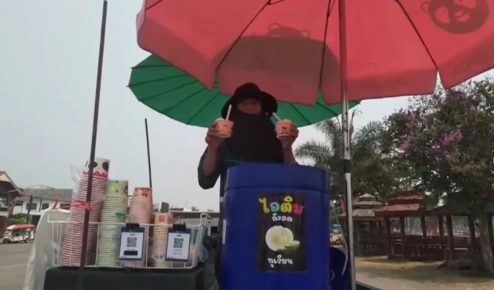 พ่อค้ายิ้มออก อากาศร้อน ยอดขายไอติมพุ่ง โกยเงินวันละเกือบหมื่น
