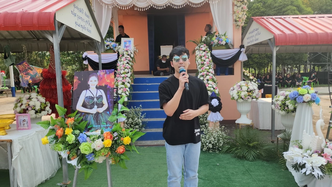 น้ำตาท่วมวัด! เผาแล้ว "อิงดาว ดุจดาริกา" นางเอกหมอลำเสียงวิหค