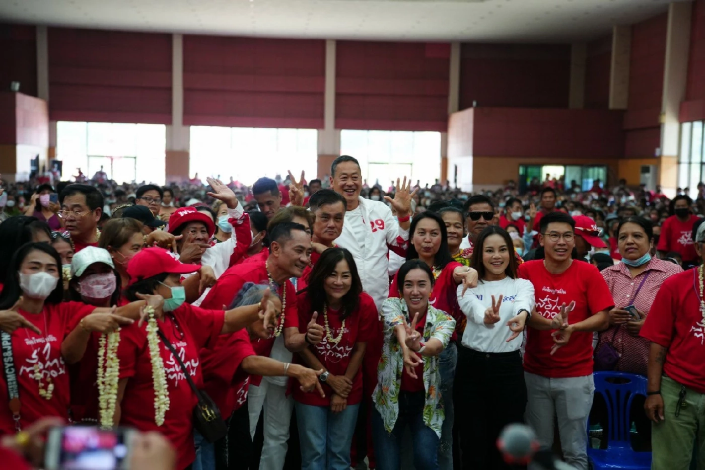 "เศรษฐา" บุกบ้านโป่งอ้อนเลือก"เพื่อไทย" ย้ำ 8 ปีปชช.ทุกข์มากพอแล้ว