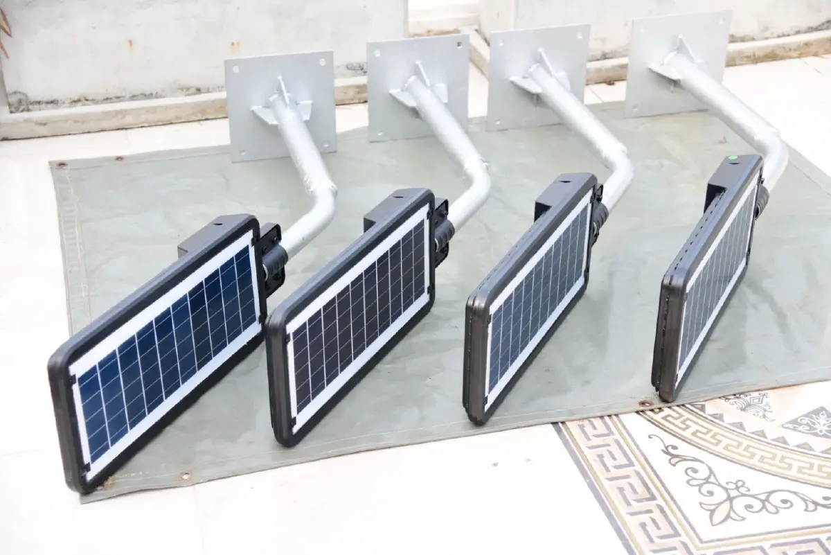 MEA ติดตั้งโคมไฟฟ้าส่องสว่าง LED โซลาร์เซลล์ บริเวณท่าเรือสาธารณะแม่น้ำเจ้าพระยา 82 แห่ง