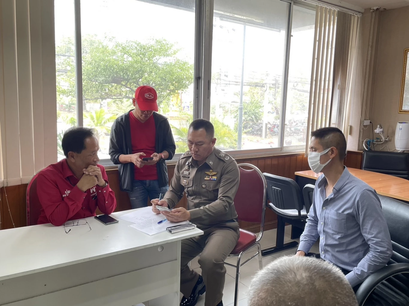 โอละพ่อ ปาบึ้มรถหาเสียง "ประชา ประสพดี" แค่ FC ปาประทัดไล่นกใส่ไม่ตั้งใจ