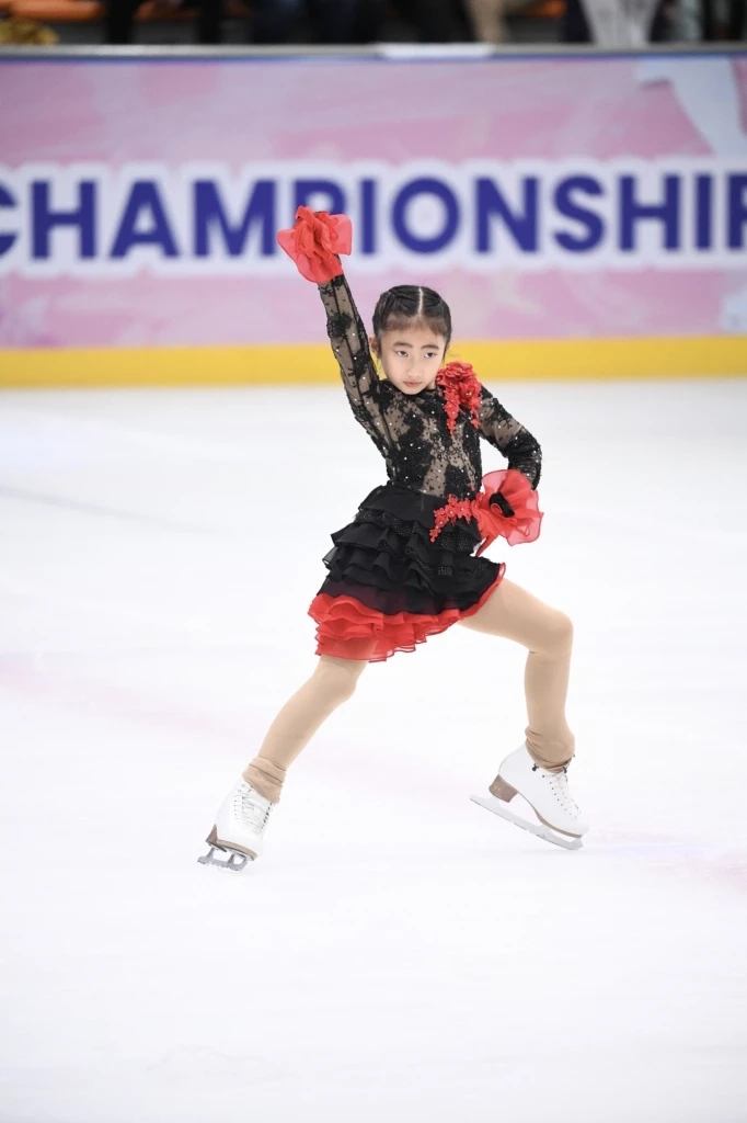 เบนซ์ พริกไทย - ปอ ตนุภัทร สุดภูมิใจลูกสาวคว้าแชมป์ไอซ์สเก็ต ระดับประเทศ