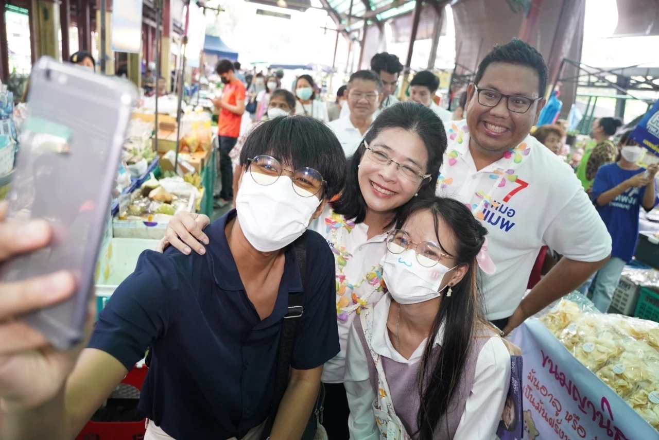 "สุดารัตน์" ขนทีมผู้สมัครฝั่งธนฯ ลุยหาเสียงทางน้ำ ชูไอเดีย "คาแนล ทาวน์"
