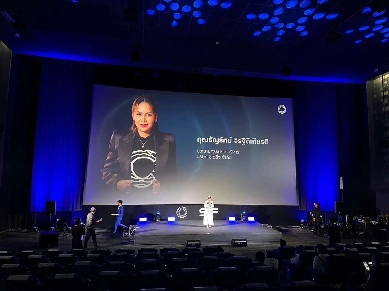 แจ็คสัน หวัง ขอเป็นกระบอกเสียง ช่วยลดโลกร้อน ผ่านโฆษณาน้ำดื่มไร้ฉลากของไทย