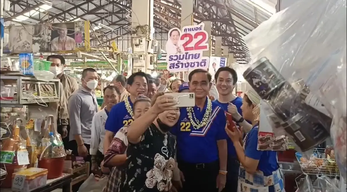 "บิ๊กตู่" ขนลูกทีมขึ้นเหนือ แอ่วเชียงใหม่ลุยหาเสียง พร้อมแวะชิมข้าวซอย