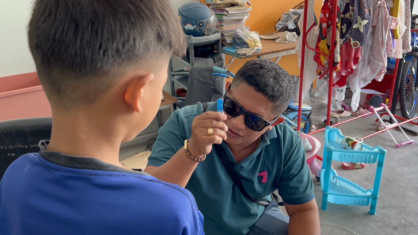 ตร.ล็อกตัวสอบสาวร้านชำ ใช้ถ่านร้อนจี้สะดือเด็กทำโทษ หลังเบี้ยวไม่ยอมมาพบ