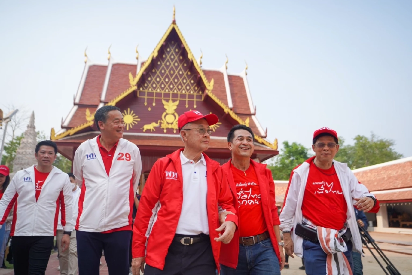 แคนดิเดตนายกฯและแกนนำพรรคเพื่อไทย ลงพื้นที่วันนี้ (8 เม.ย.) ที่วัดพระธาตุแช่แห้งพระอารามหลวง 