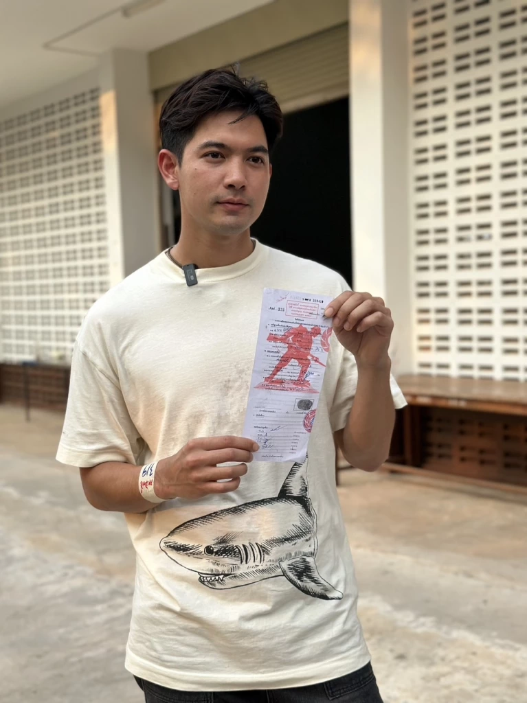 ลุ้นสุดตัว “เข้ม หัสวีร์” เล่าโมเมนต์วินาที จับใบดำ-ใบแดง ทำหน้าที่ชายไทย