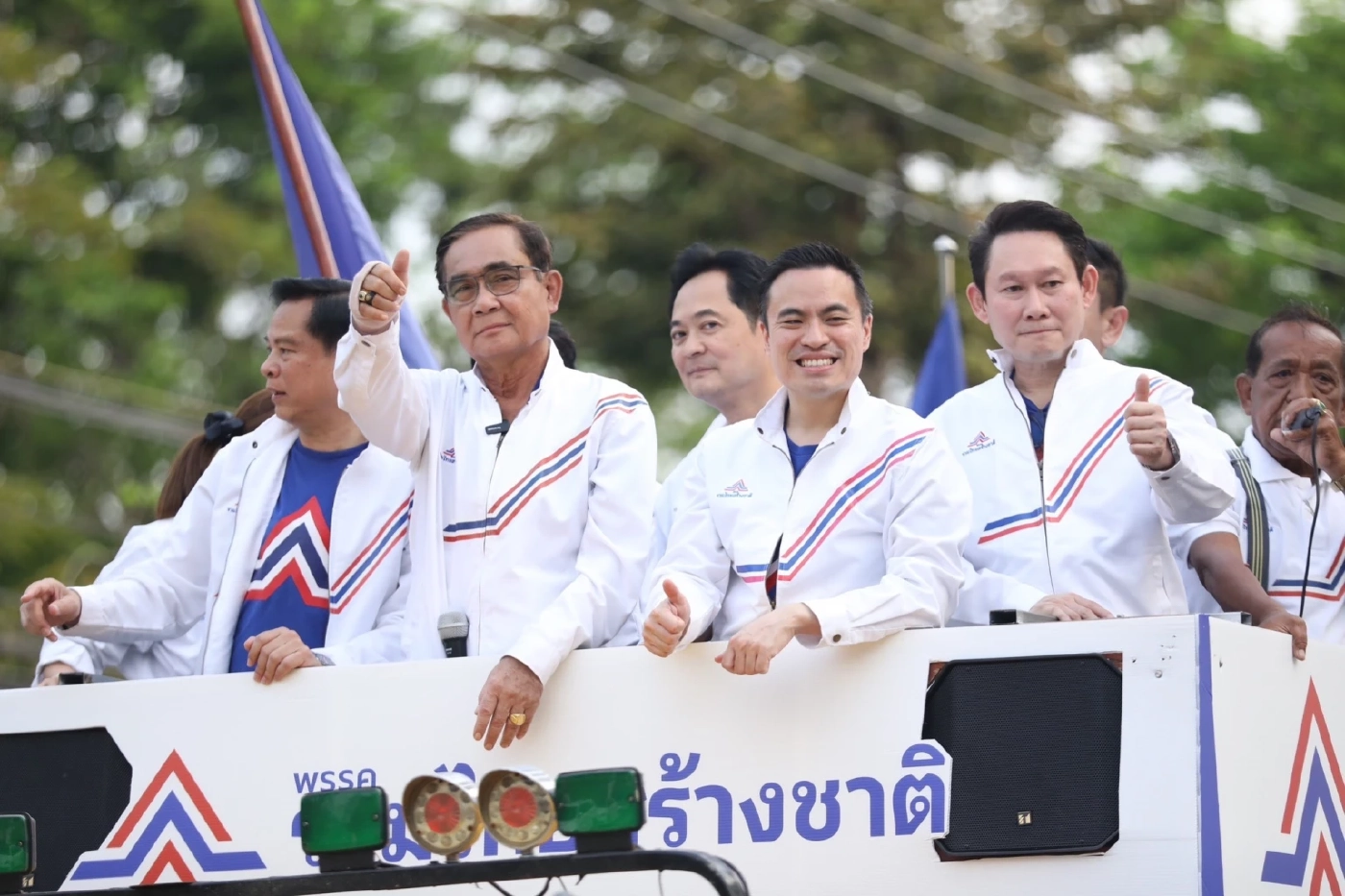 ลงรถถัง ขึ้นรถหาเสียง เข้าสู่สมรภูมิ"เลือกตั้ง 66" โดย"สุรชาติ บำรุงสุข"