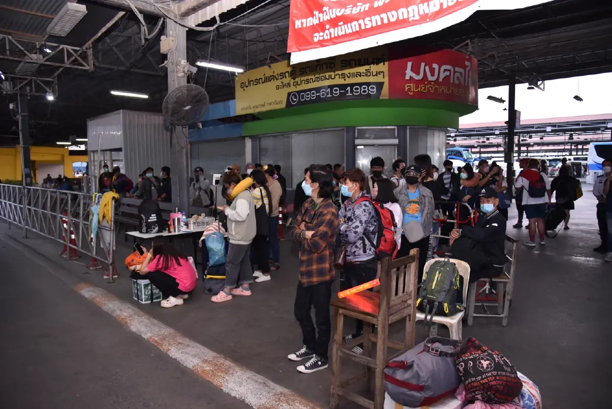 เตือนภัย! ซื้อตั๋วรถไฟ รถทัวร์ ระวังมิจฉาชีพหลอกขายตั๋วผี-ตั๋วปลอม