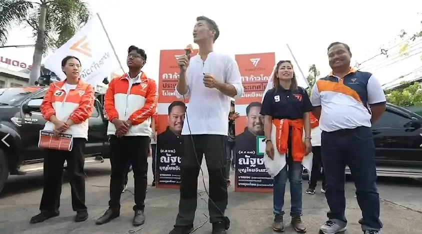 "ธนาธร" บุกฝั่งธนฯ แนะนำผู้สมัคร ส.ส. ก้าวไกล 7 เขตรวด