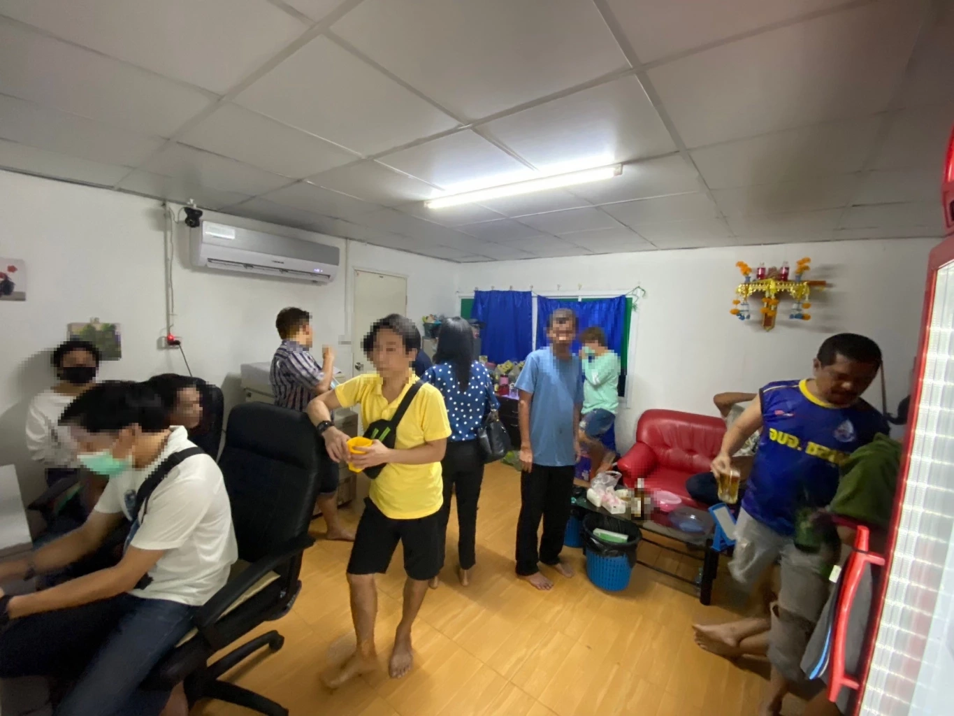 วิ่งกันวุ่น! ตำรวจวังทองหลางจับบ่อนไฮโล-แทงบอล