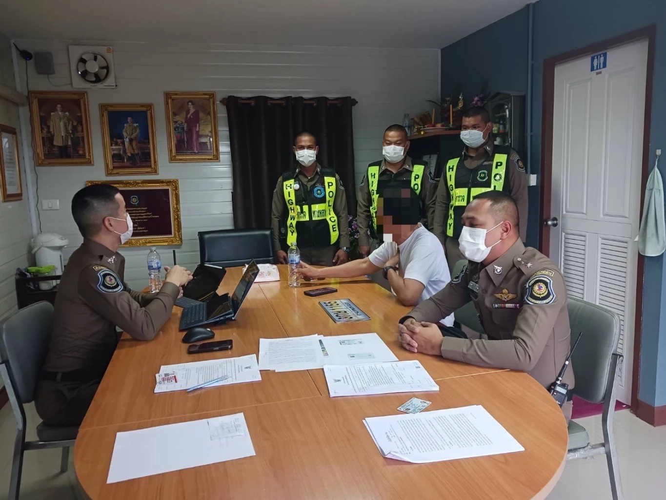 ตร.ทางหลวงจับหนุ่มใหญ่ซิ่งปอร์เช่ สวมทะเบียนปลอมผ่าน M-Flow 22 ครั้ง