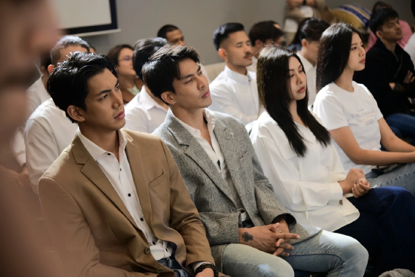 6 หนุ่มสาวซูปร้าฯ ดีเบต โชว์กึ๋นชิงไหวพริบสุดมันส์ ตัวตึง SUPRA CHAT