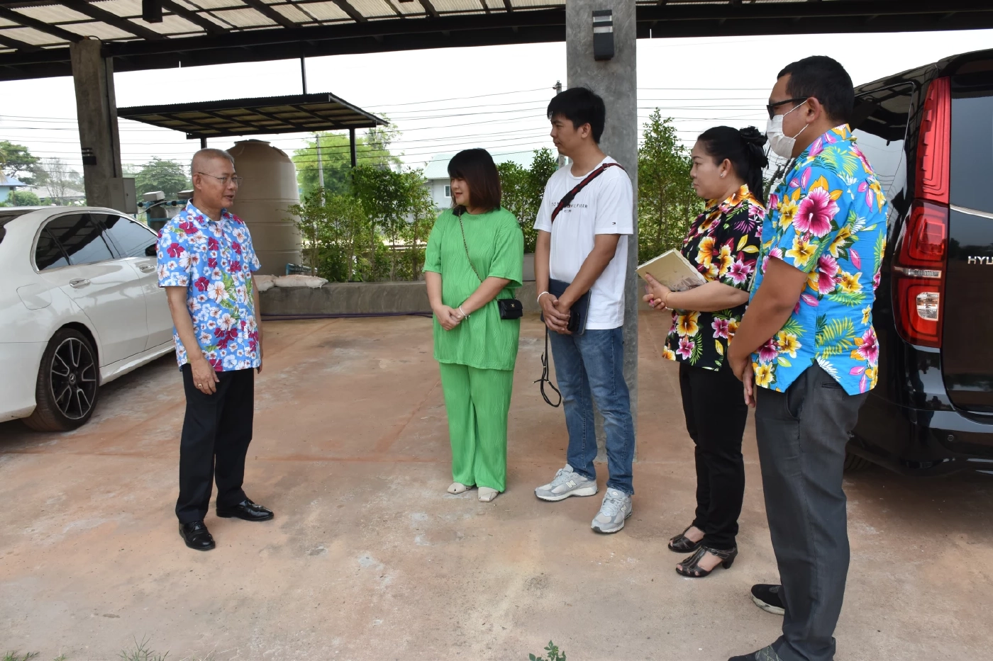 "มินิอาย ตันจัง" ขอโทษแทนลูกน้อง แต่งเลียนแบบ "พระแก้วมรกต"