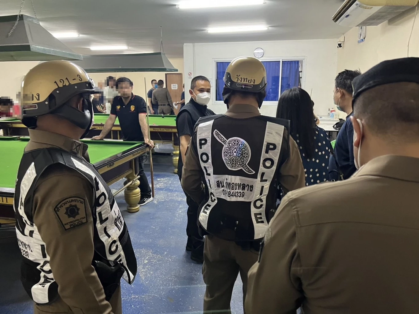 วิ่งกันวุ่น! ตำรวจวังทองหลางจับบ่อนไฮโล-แทงบอล