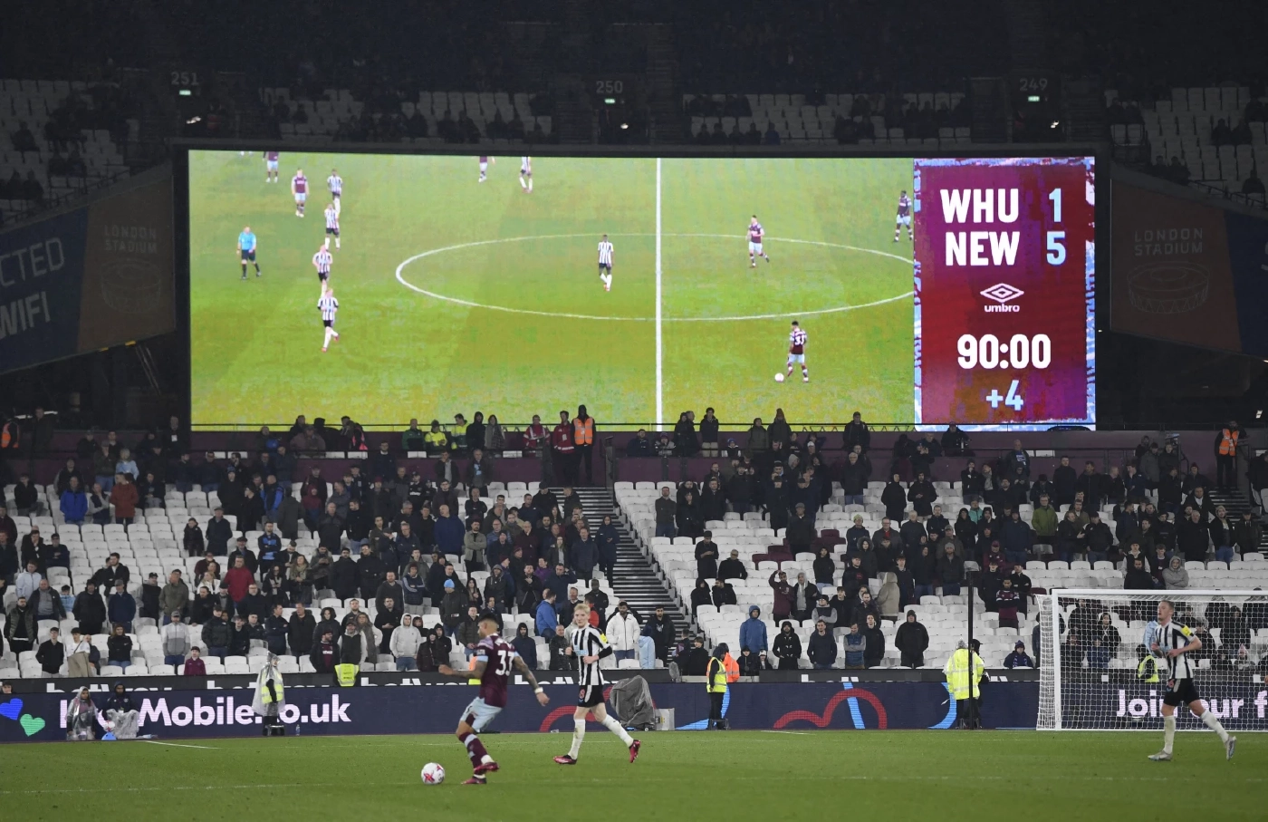 อัปเดต "ตารางคะแนนพรีเมียร์ลีก" หลัง "แมนยู" เปิดบ้านเฉือน "เบรนท์ฟอร์ด"