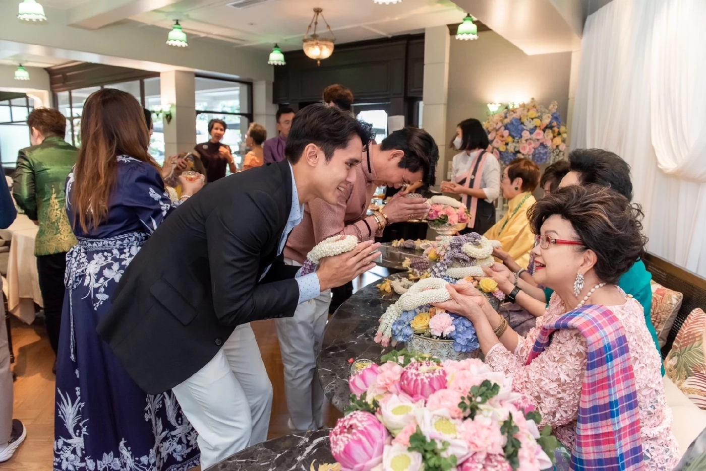 รดน้ำดำหัว เซเลบระดับเอลิสต์ พร้อมทานข้าวแช่สุริยาศัย หนึ่งปีมีครั้งเดียว