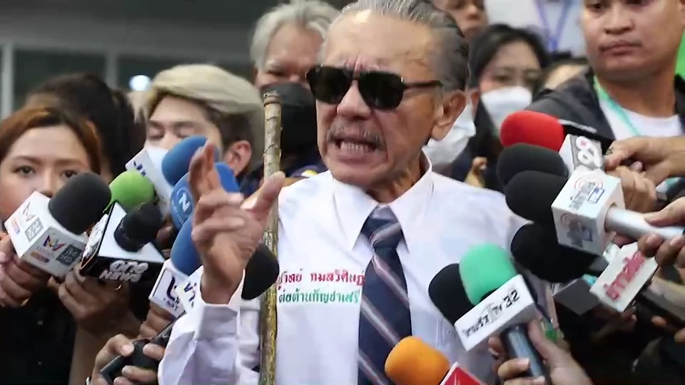 "ชูวิทย์"บุกสถานที่รับสมัคร ส.ส.ปาร์ตี้ลิสต์  ต้านส.ส.งูเห่า ค้านกัญชาเสรี