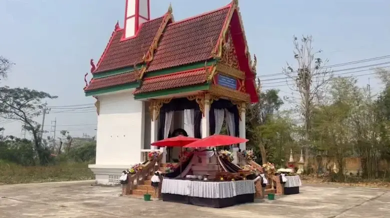 ภาพวัดป่าหลักเมืองแสงธรรม ที่มีพิธีฌาปนกิจร่างพ่อค้าสลากหนุ่มพิการที่คิดสั้น