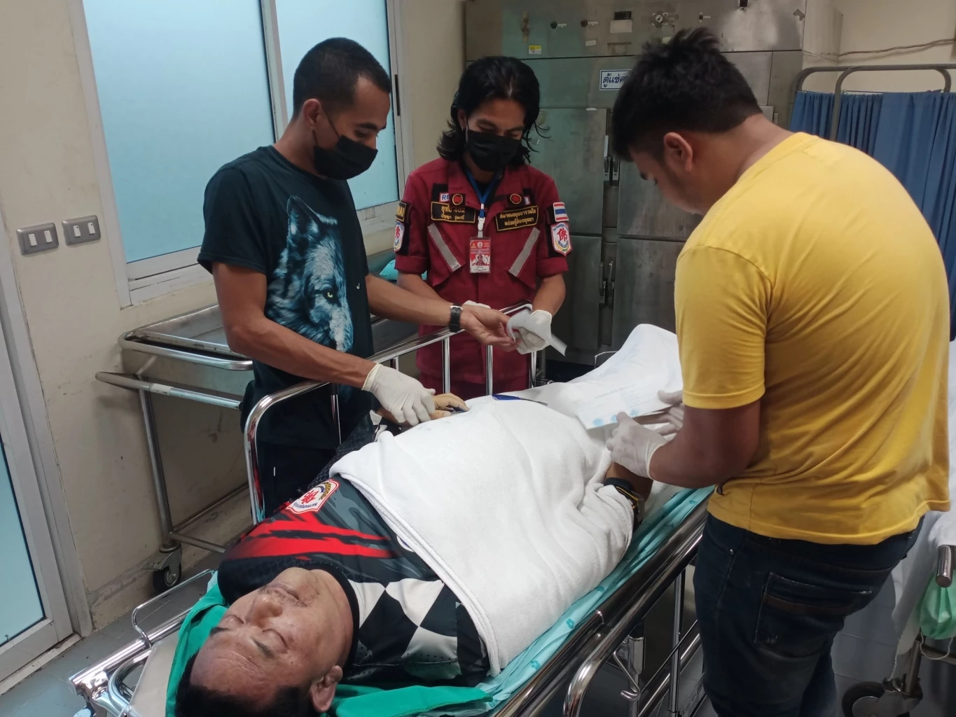 สุดสลด หนุ่มกู้ภัยอยุธยา ทำ"CPR ผู้ป่วย จนฟุบหมดสติ ก่อนดับทั้งคู่